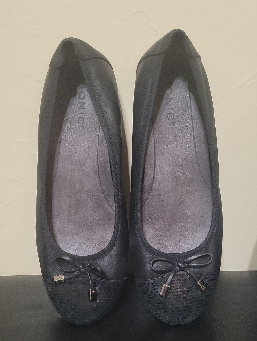 Vionic Minna Black On Black Cap Toe Bow Ballet Flats 8.5